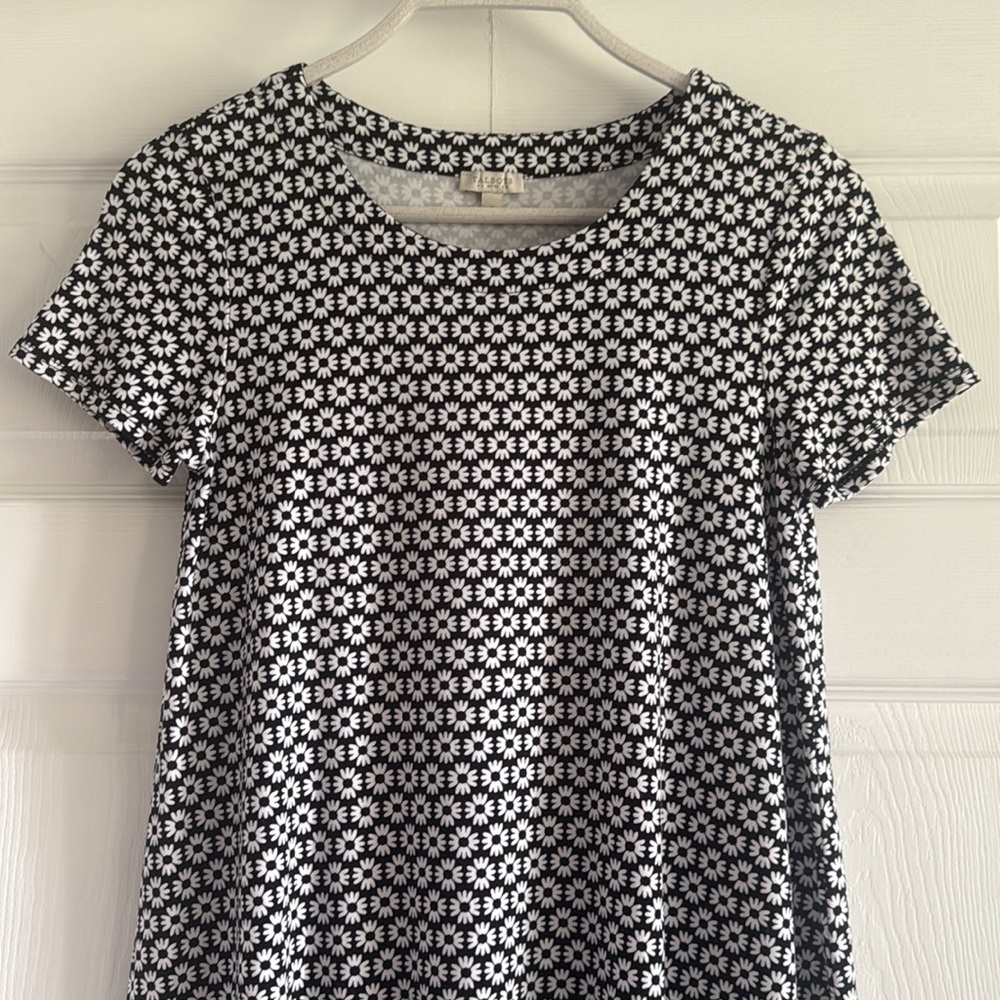 Talbots Black and White Daisy Print Short Sleeve Knit Dress - Size Petite
